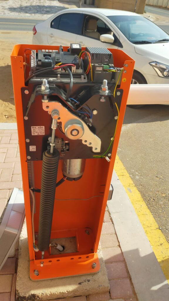 barrier gate control board and wiring inside cabinet not responding system Dubai