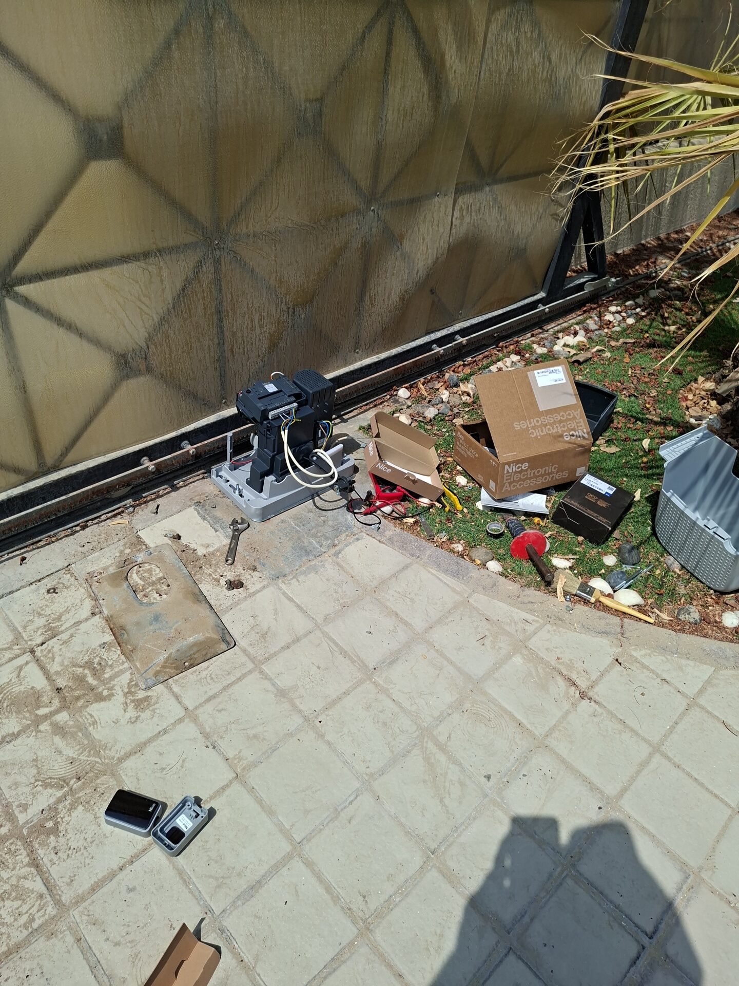 nice gate  motor installtion in dubai